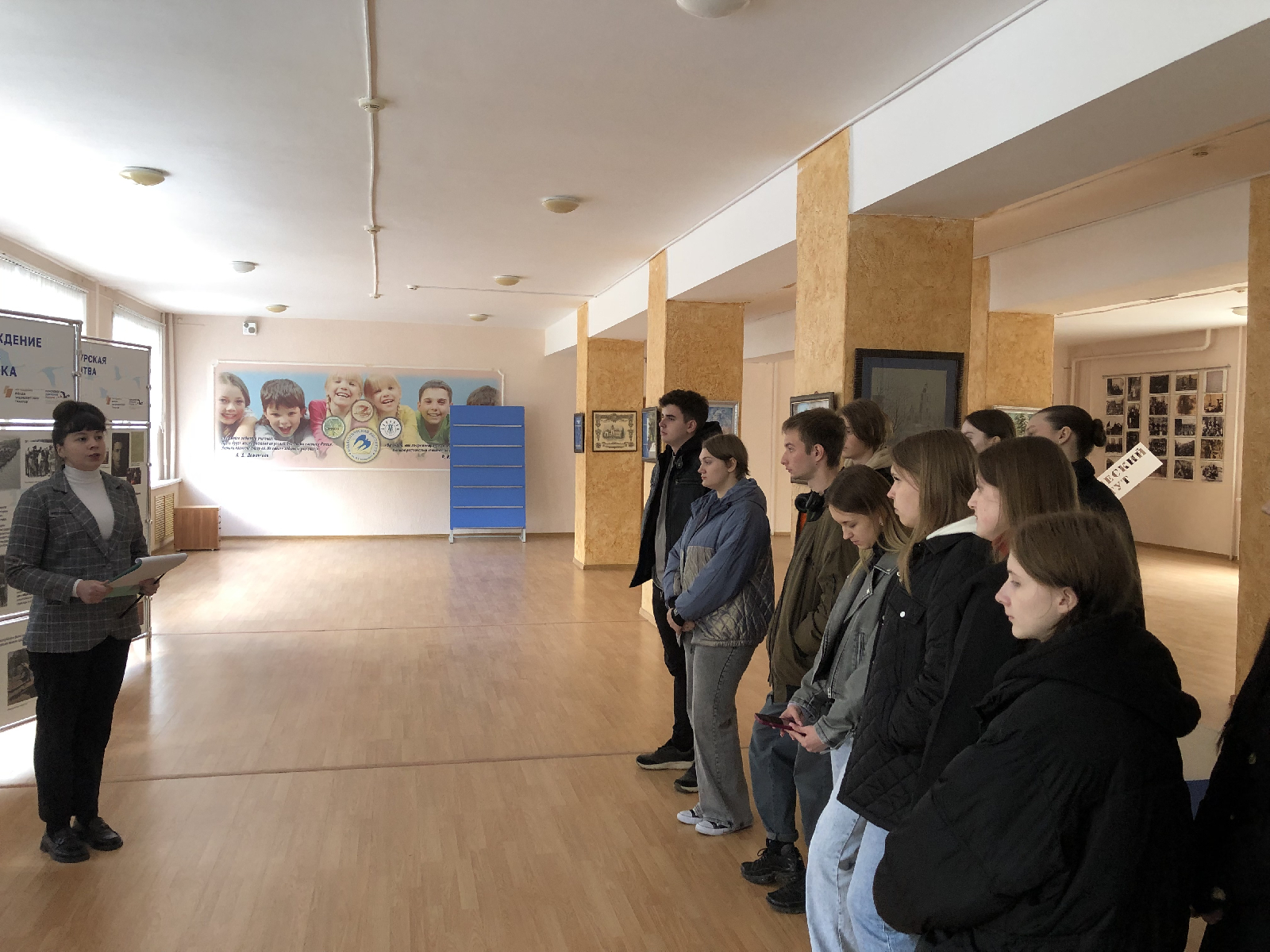 15 мая 2024 года студенты группы 23ИПО1 (куратор - проф. каф. ВИиО В.И. Шувалов) в рамках программы дней воинской славы России посетили выставку в фойе второго этажа 11 корпуса на тему «О героях и сражениях»